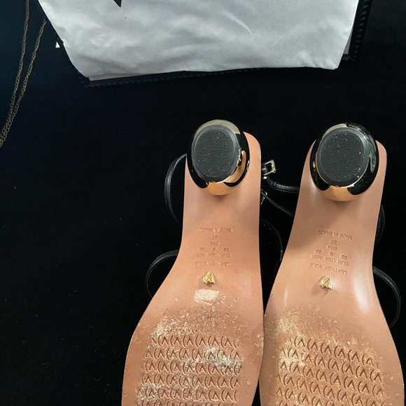 Black shoes with round gold heel; worn once can be dressed up or down; size 39/9 - Picture 5 of 5